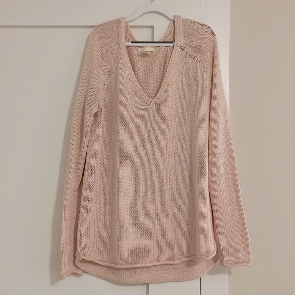 V-neck H&M sweater hits below hip. Rolled trim detail.